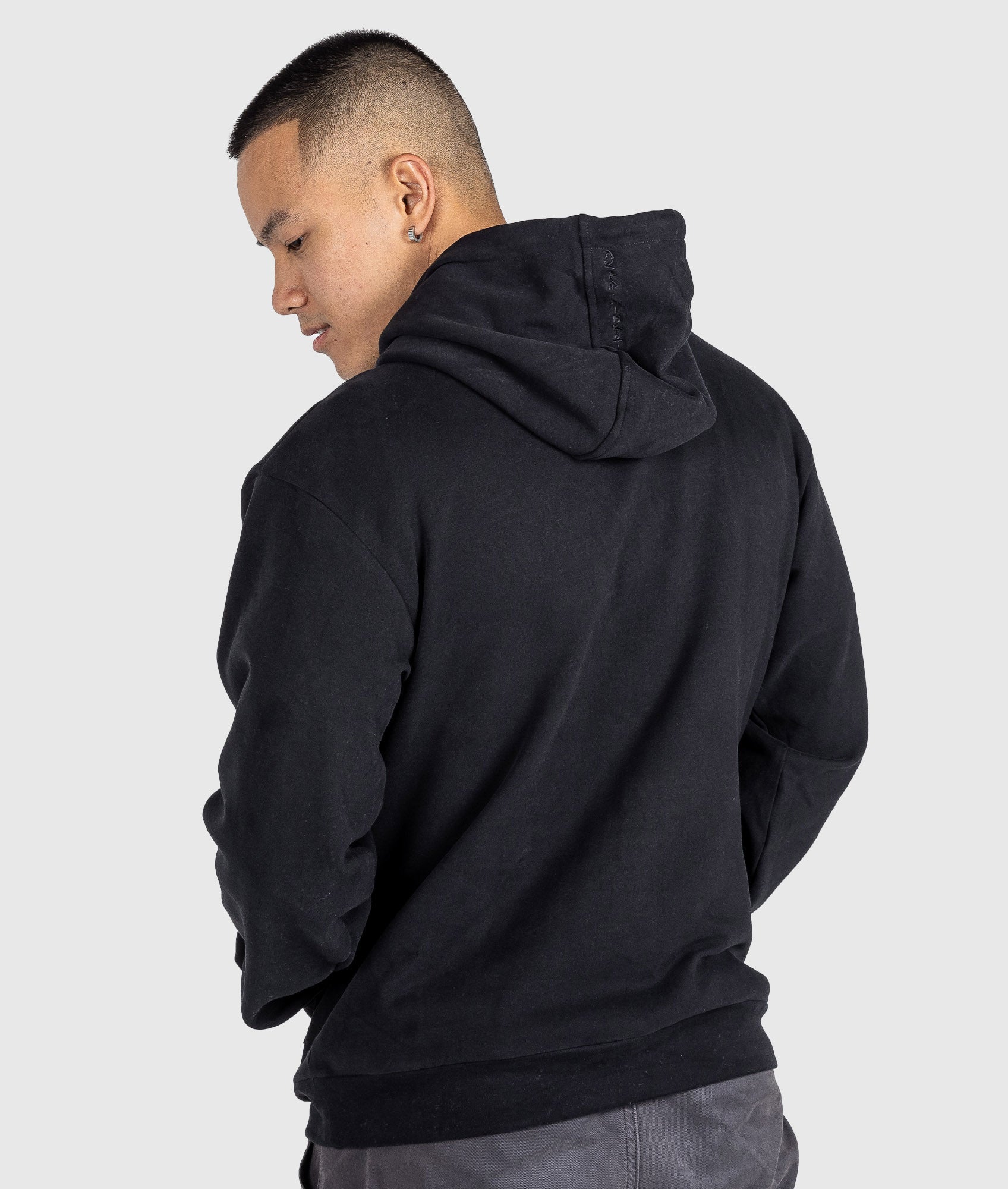 新作グッ Fleece P1 Embossed Hardtuned Hoodie Black - トップス